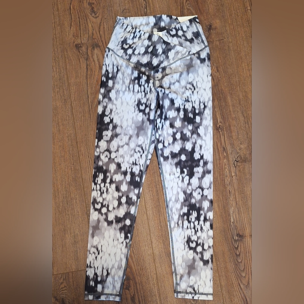 OFFLINE By Aerie Leggings ☆Size med☆ NWT